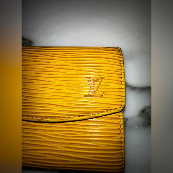 Louis Vuitton Wallet - Picture 2 of 15
